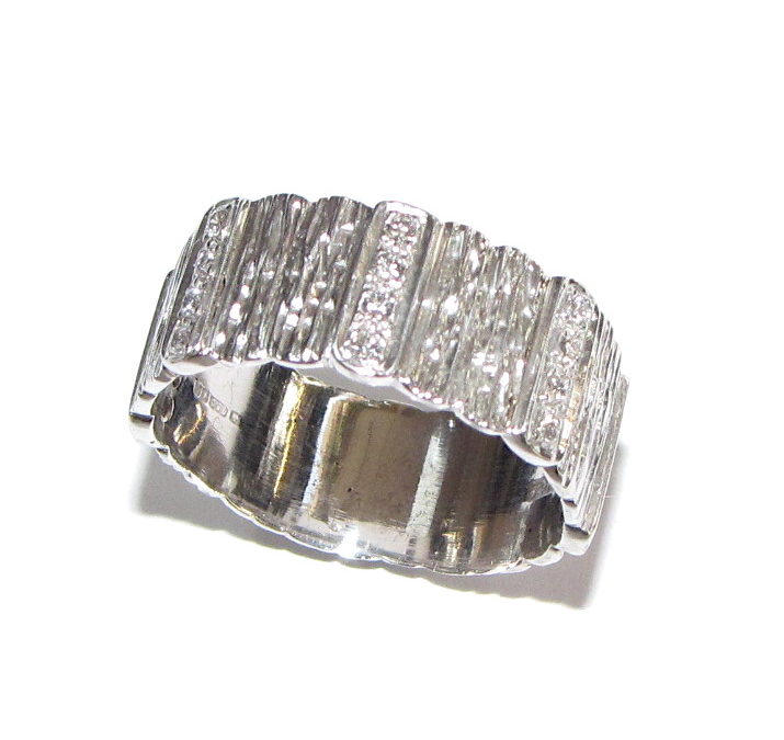 18ct white gold 20 stone diamond band