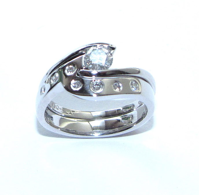 Curvy fitted wedding ring