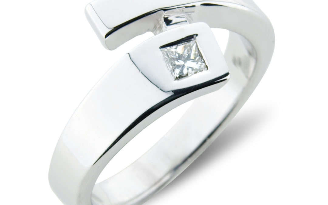 18ct white gold cross-over diamond ring