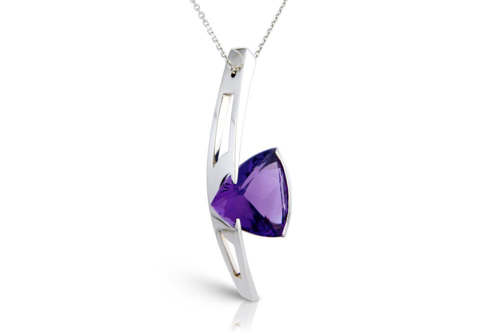 18ct white gold amethyst pendant